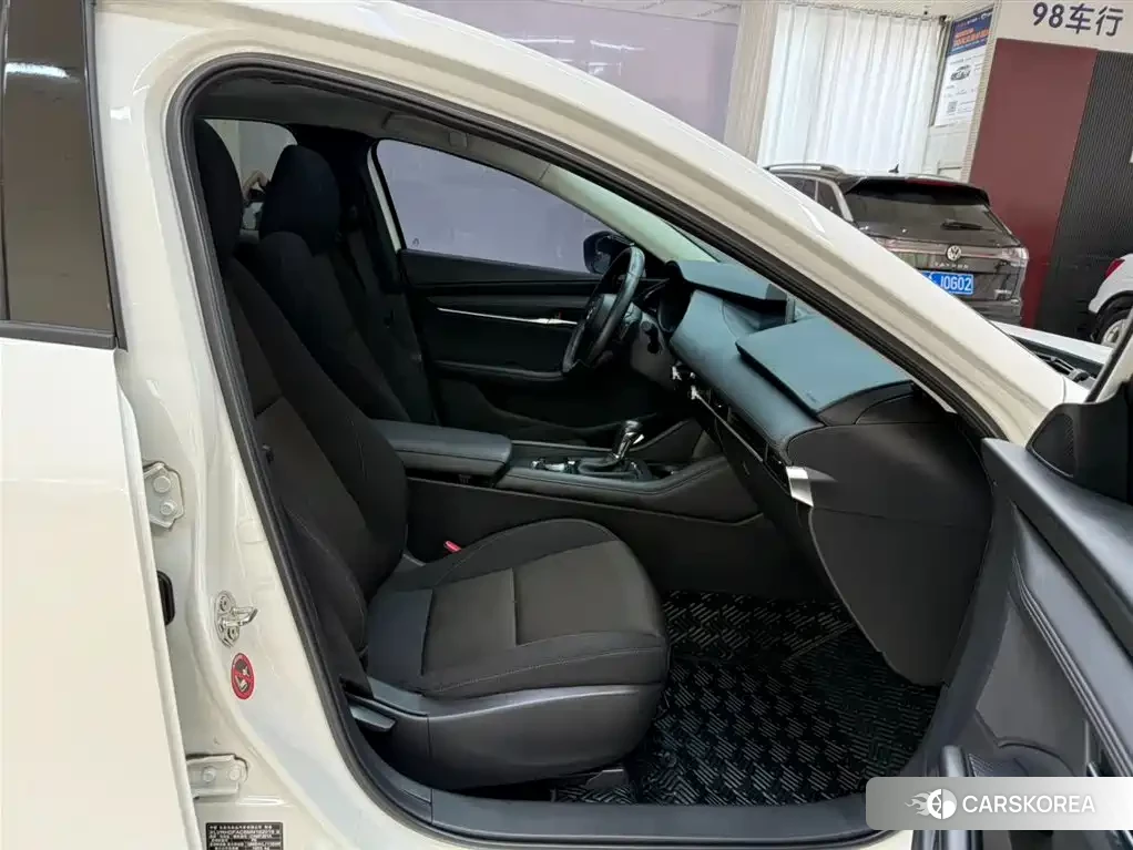 Mazda 3 2021 Белый из Китая