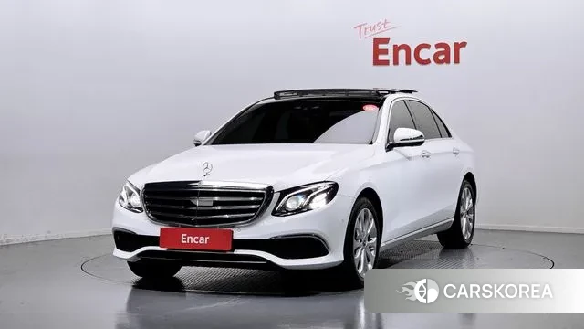 Mercedes-Benz E-Class W213 2018 Белый из Кореи