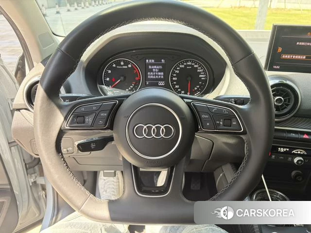Audi Q2L 2022 Синий из Китая