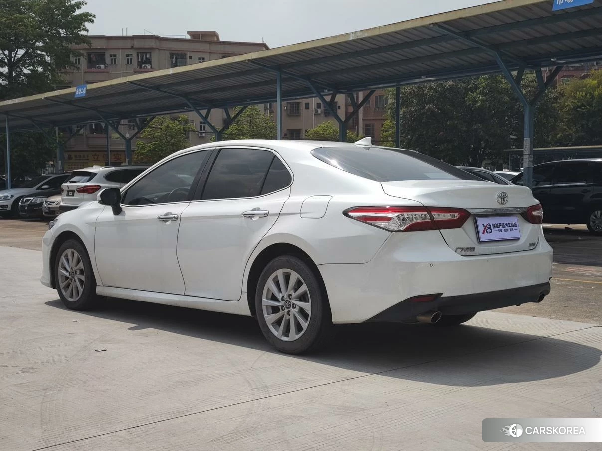 Toyota Camry 2021 Белый из Китая