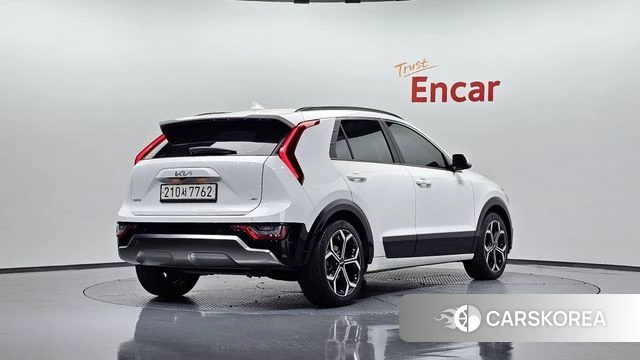Kia Di Ol Nu Niro 2023 Белый из Кореи
