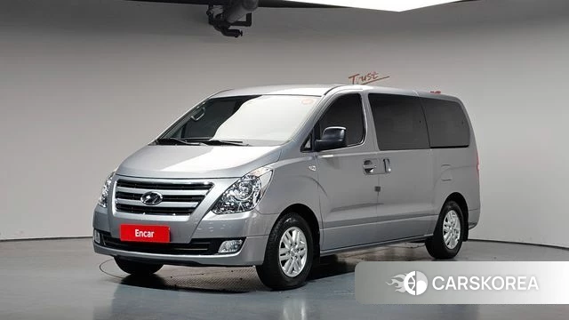 Hyundai Grand Starex 2018 Серебристо-серый из Кореи