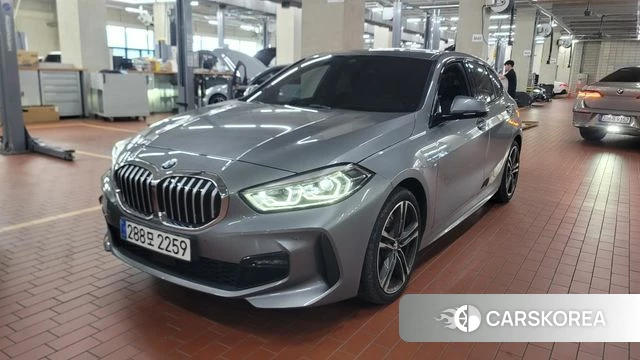 BMW 1 Series (F40) 2023 Серый из Кореи