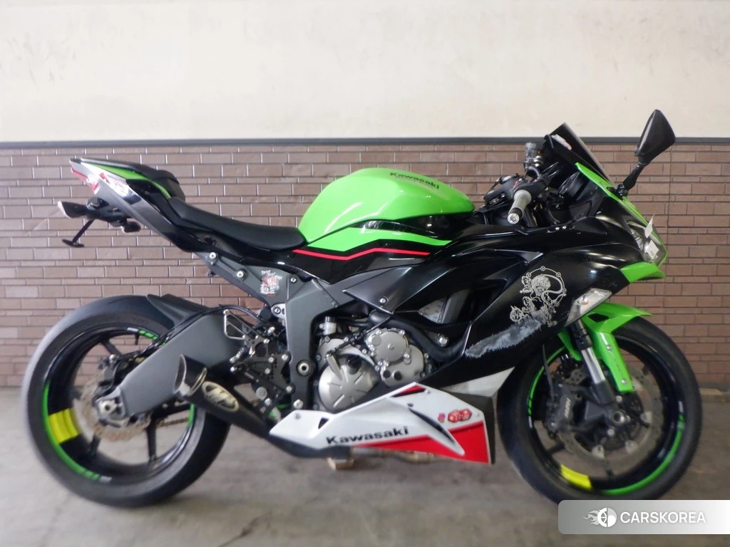 Проданный Kawasaki NINJA ZX-6R 2021 из Японии, фото 2