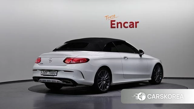 Mercedes-Benz C-Class W205 2018 Белый из Кореи