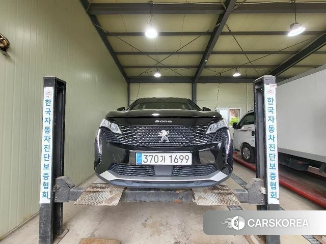 Peugeot 5008 second generation 2023 Черный из Кореи