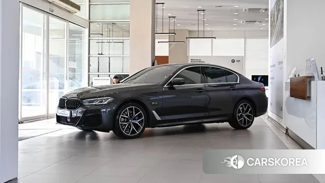 BMW 5 Series (G30) 2022 Серый из Кореи