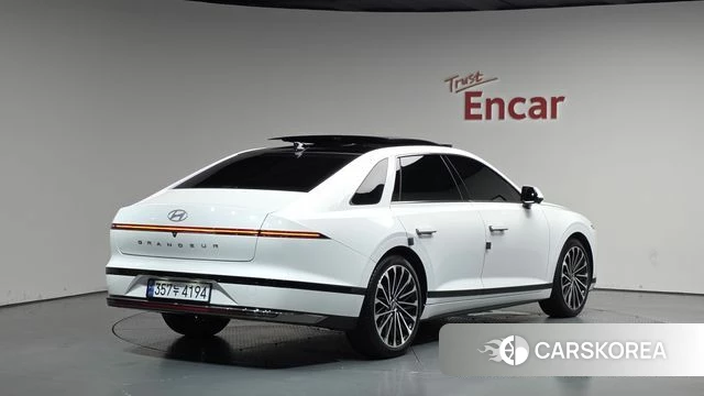 Hyundai Grandeur Hybrid (GN7) 2023 Белый из Кореи