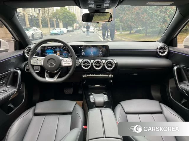 Mercedes-Benz Class A 2022 Белый из Китая