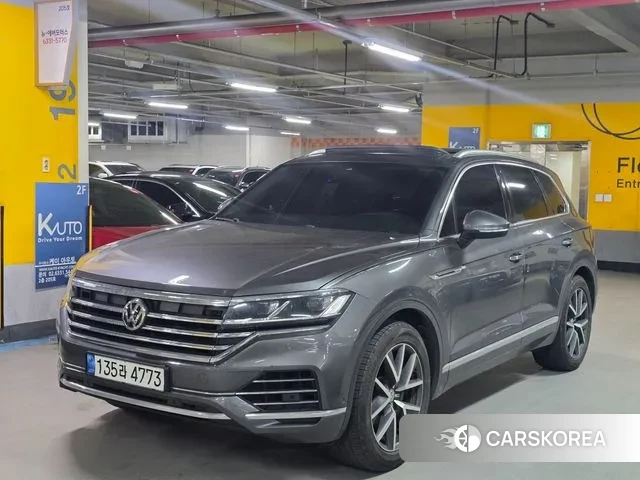 Volkswagen Touareg 3rd generation 2020 Серый из Кореи