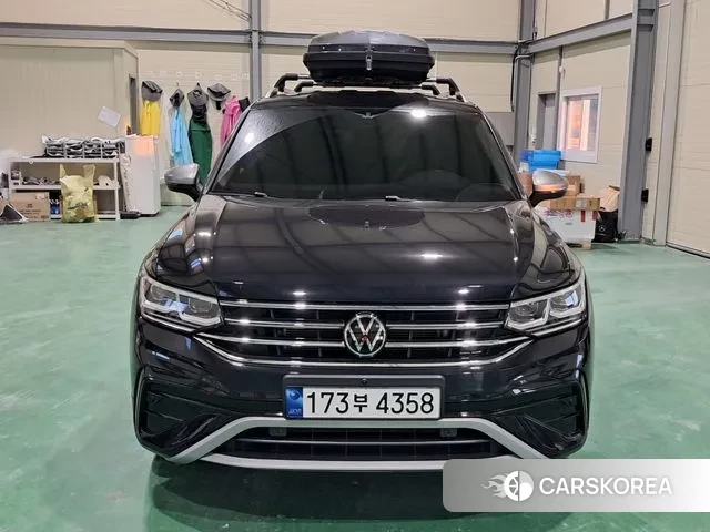 Volkswagen Tiguan Allspace 2023 Черный из Кореи