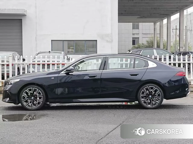 BMW 5 series 2025 Черный из Китая