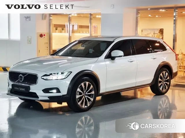 Volvo V90 Cross-Country 2024 Белый из Кореи