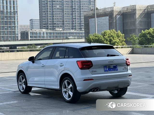 Audi Q2L 2021 Белый из Китая