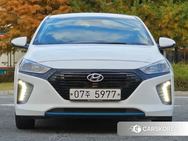 Hyundai Ionic Hybrid 2019 Белый из Кореи