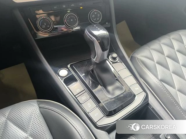 Volkswagen Sagitar 2024 Темно-серый из Китая