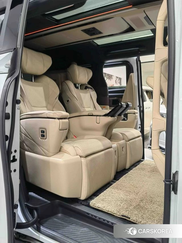 Toyota Elfa 2025 Белый из Китая