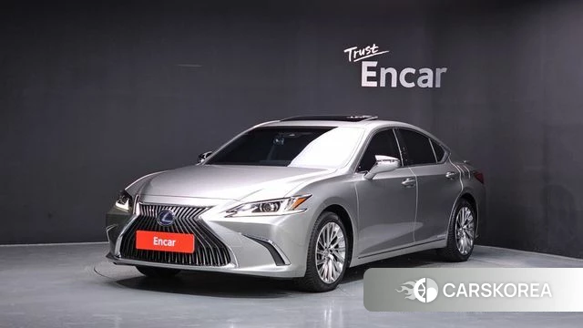 Lexus ES300h 7th generation 2018 Серебряный из Кореи
