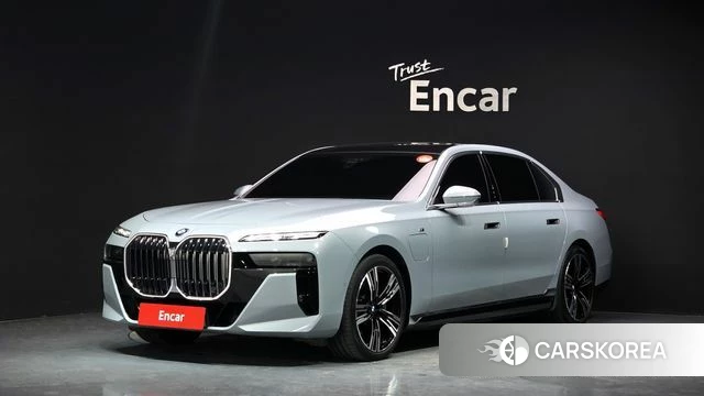 BMW 7 Series (G70) 2023 Светло-серебряный цвет из Кореи