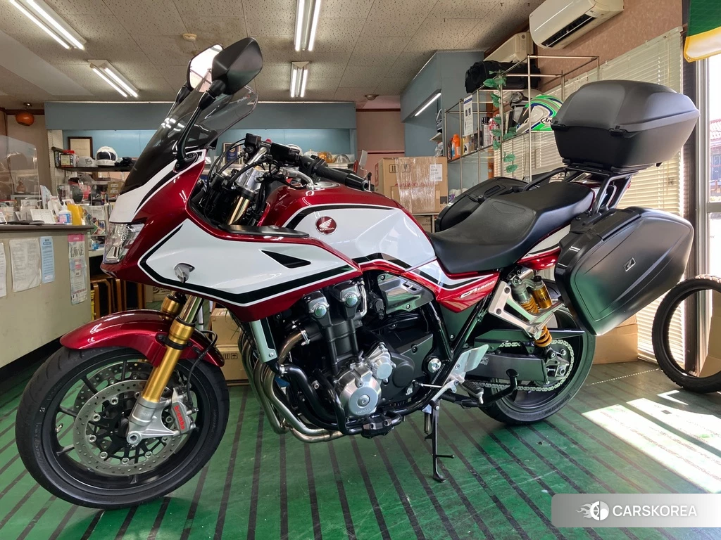 Проданный Honda CB1300SF BOLDOR 2021 из Японии, фото 2