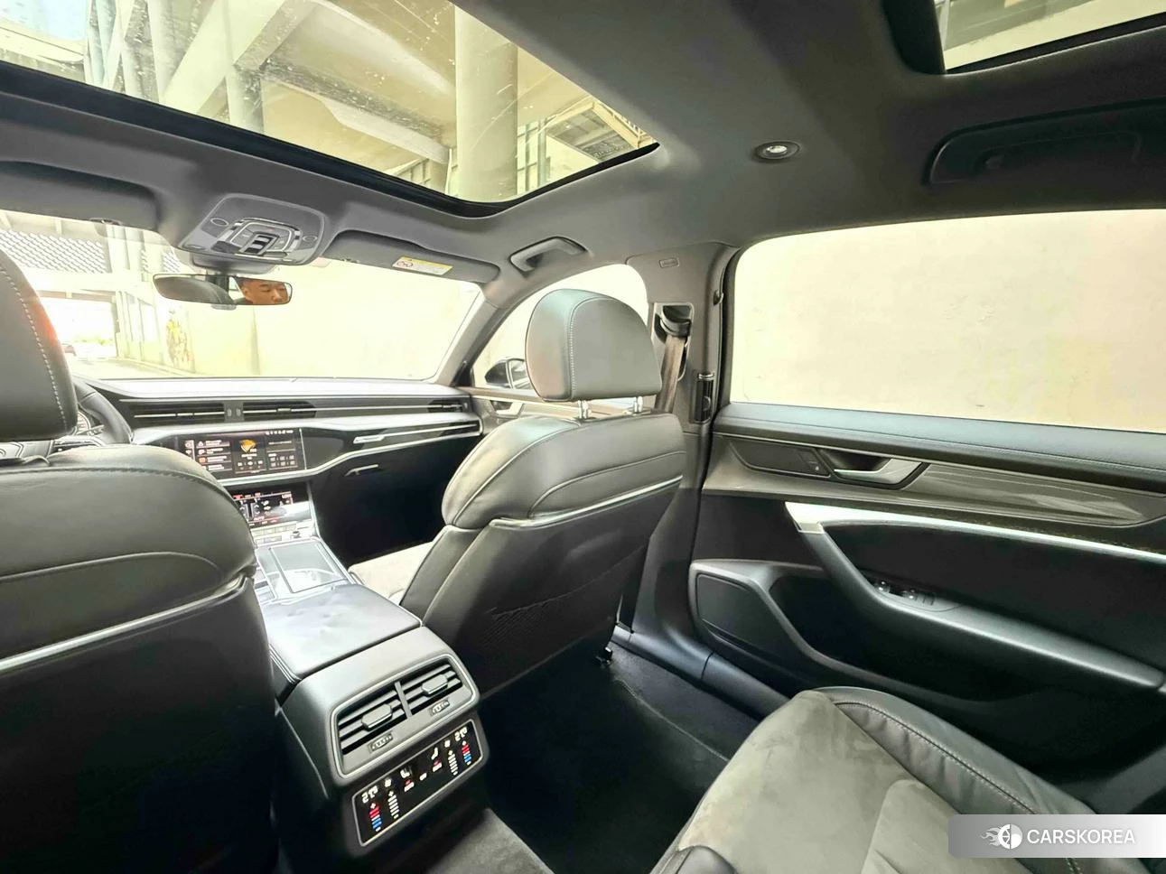 Audi A6L 2021 Черный из Китая