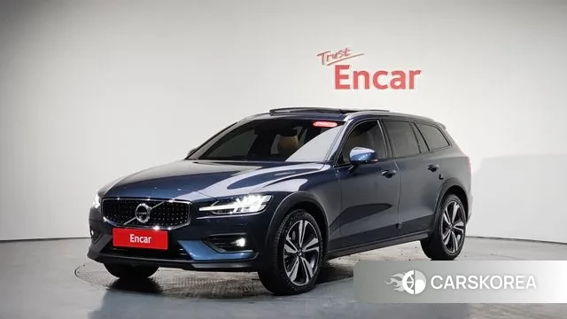 Volvo V60 Cross-Country 2nd Generation 2021 Синий из Кореи
