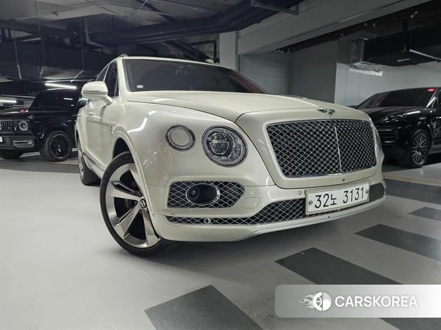 Bentley Bentayga 2018 Жемчужный цвет из Кореи