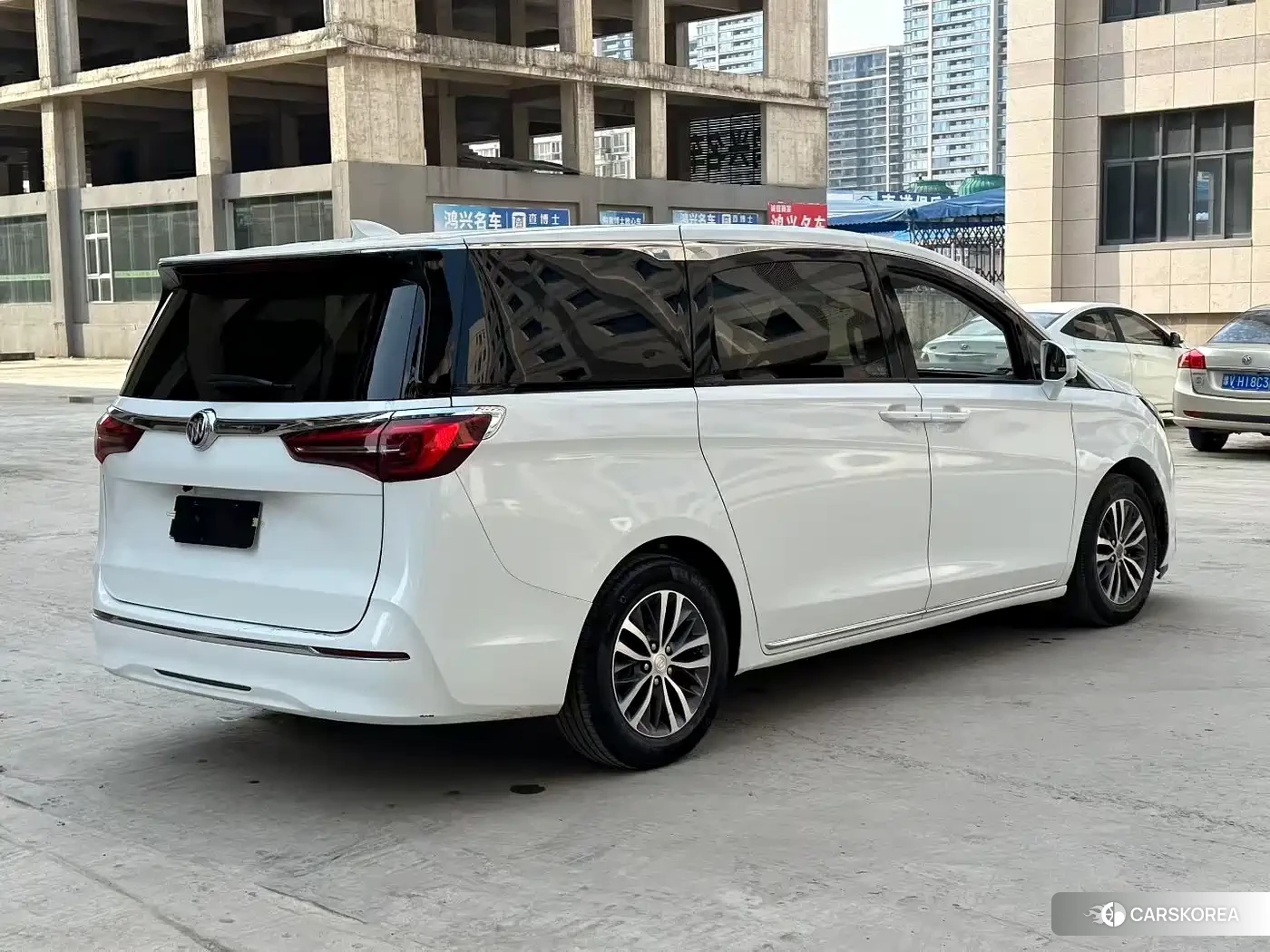 Buick GL8 2023 Champagne/brown из Китая