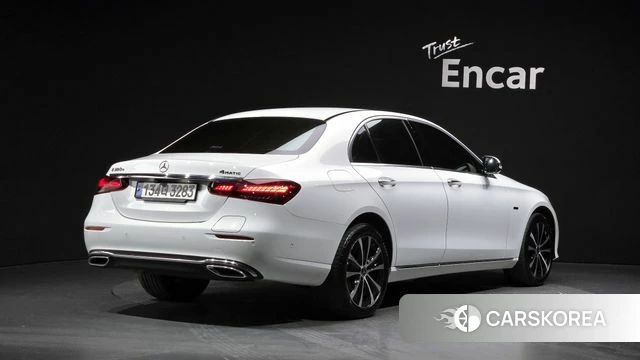 Mercedes-Benz E-Class W213 2021 Белый из Кореи