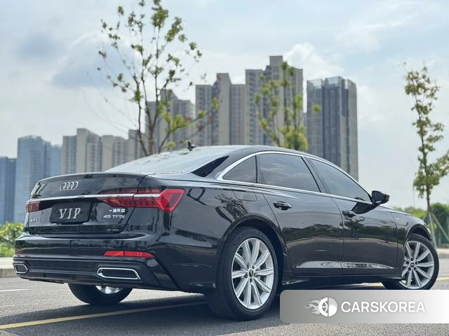 Audi A6L 2022 Черный из Китая
