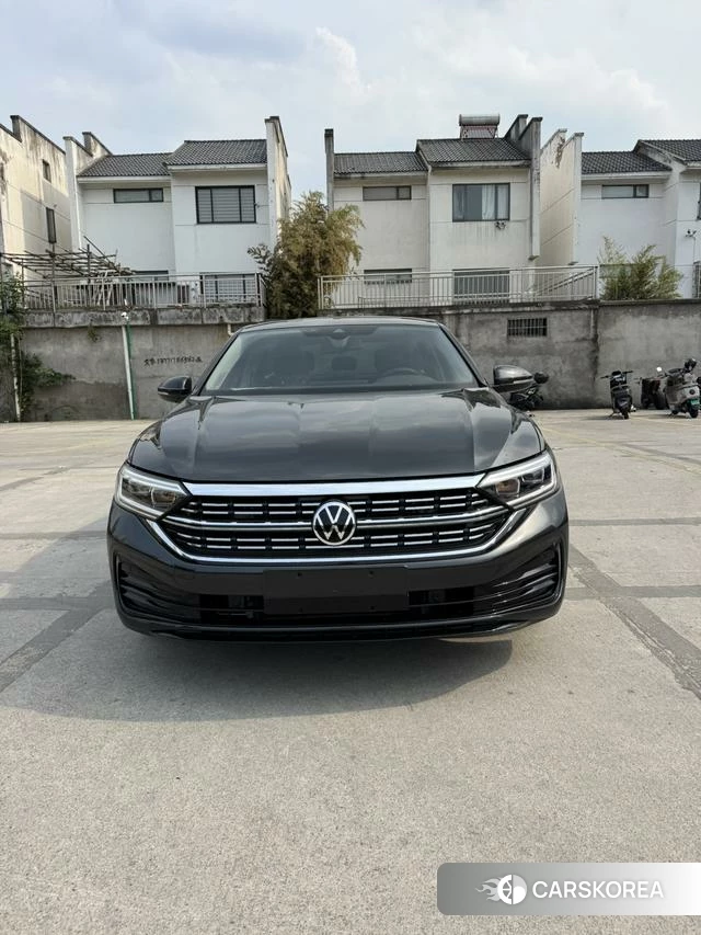 Volkswagen Sagitar 2023 Темно-серый из Китая
