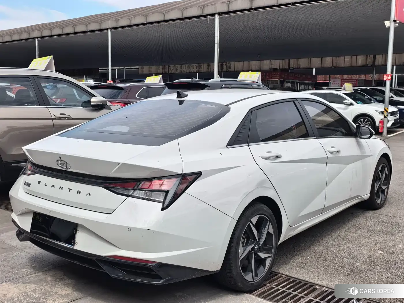 Hyundai Elantra 2023 Белый из Китая