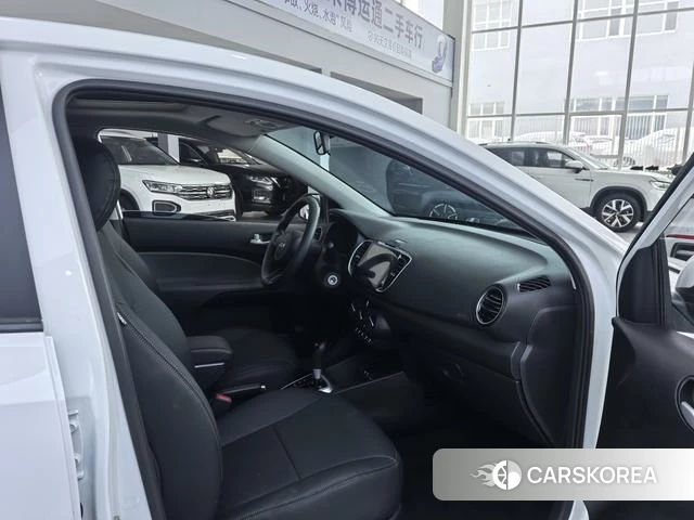 Kia Huanchi 2022 Белый из Китая