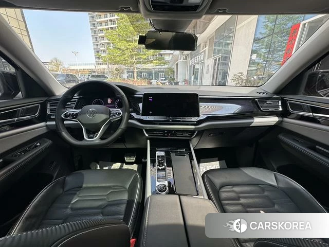 Volkswagen Tourang 2023 Темно-серый из Китая