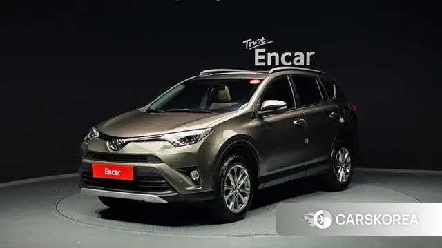 Toyota RAV4 2018 Песочный из Кореи