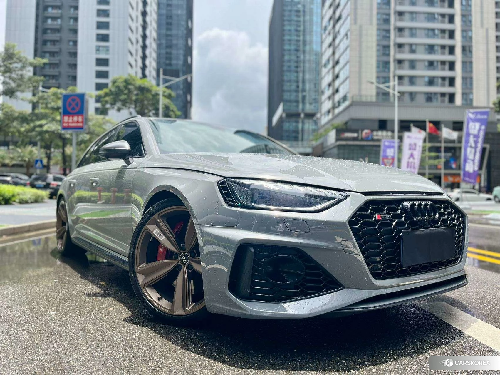 Audi RS 4 2021 Серебристо-серый из Китая