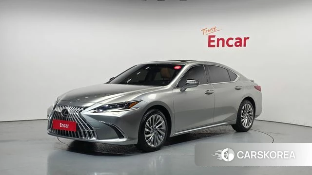 Lexus ES300h 7th generation 2025 Серебристо-серый из Кореи