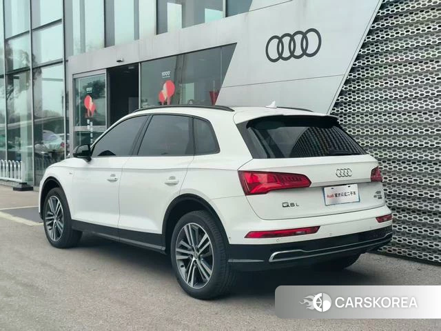 Audi Q5L 2021 Белый из Китая