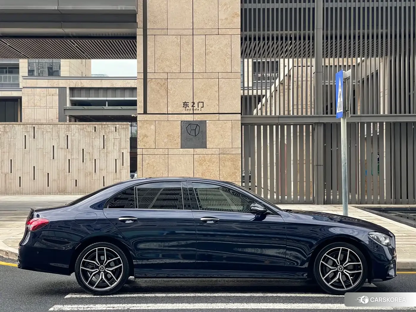 Mercedes-Benz E-Class 2021 Синий из Китая