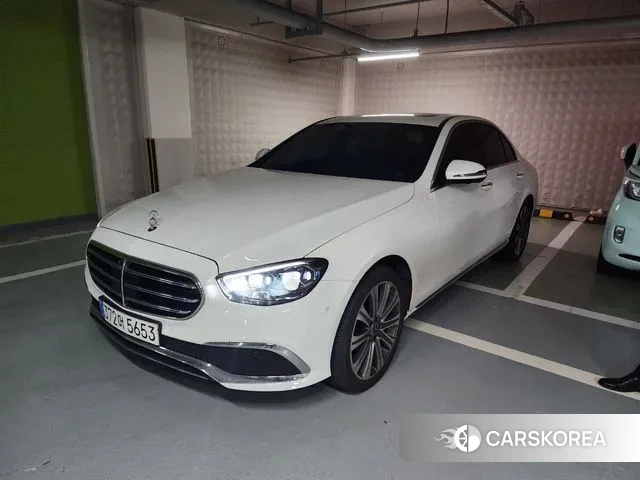 Mercedes-Benz E-Class W213 2023 Белый из Кореи