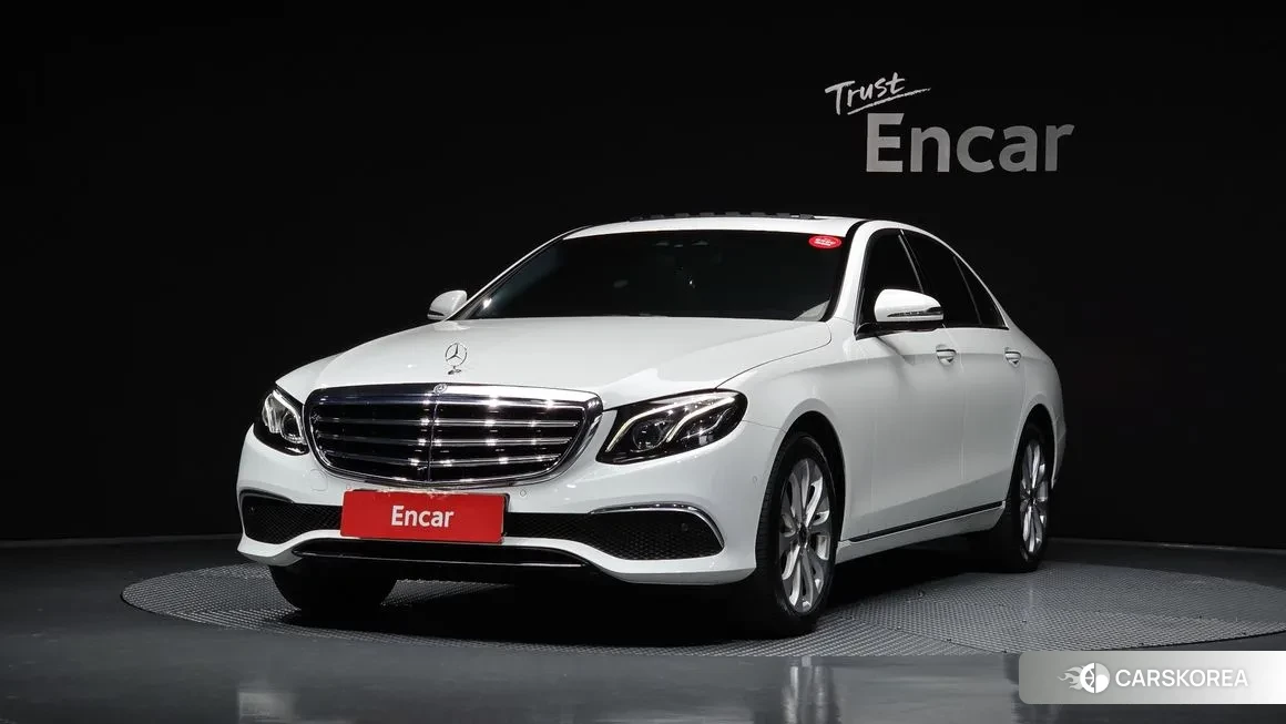 Mercedes-Benz E-Class W213 2018 Белый из Кореи