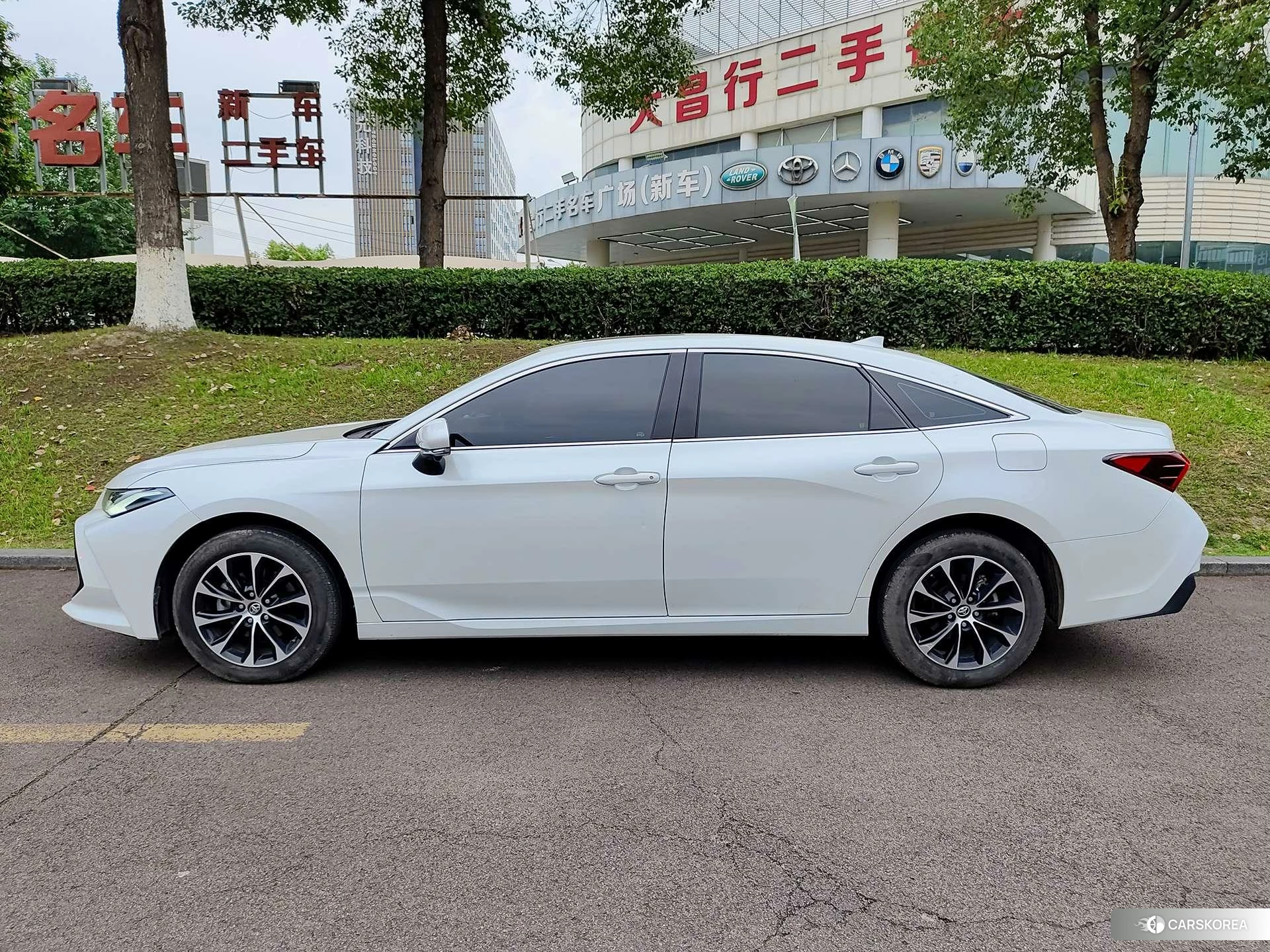 Toyota Asian dragon 2023 Белый из Китая