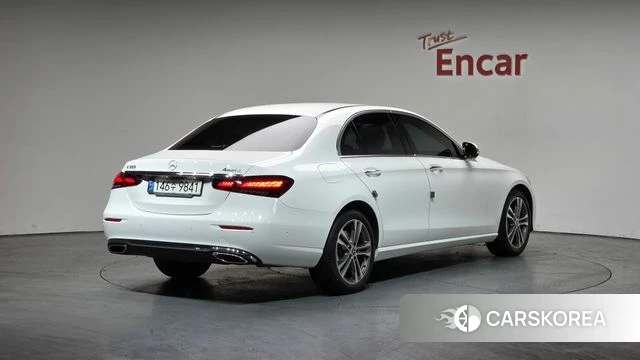 Mercedes-Benz E-Class W213 2021 Белый из Кореи