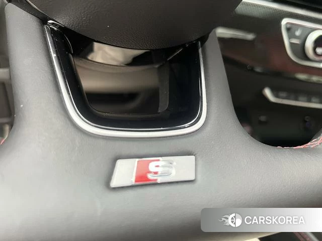 Audi S4 2023 Темно-серый из Китая