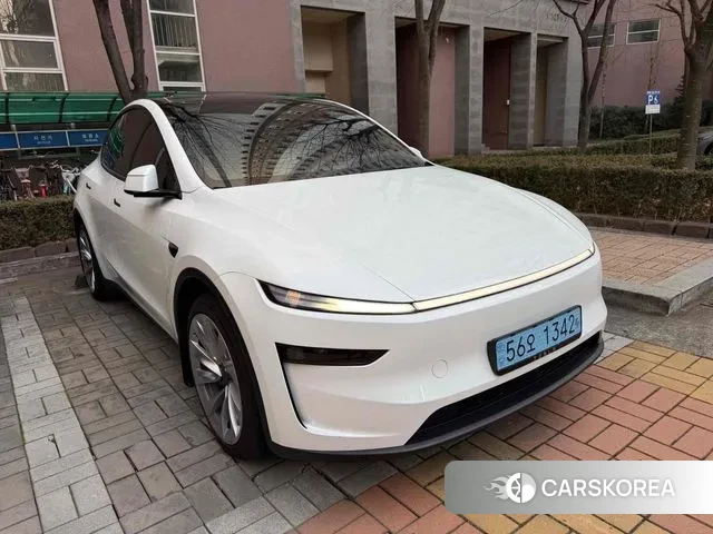 Tesla Model Y 2025 Белый из Кореи