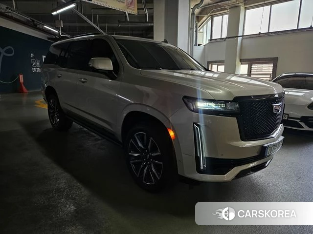 Cadillac Escalade 5th Generation 2021 Песочный из Кореи