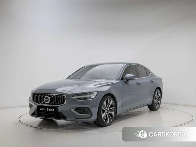 Volvo S60 3rd generation 2023 Серебристо-серый из Кореи