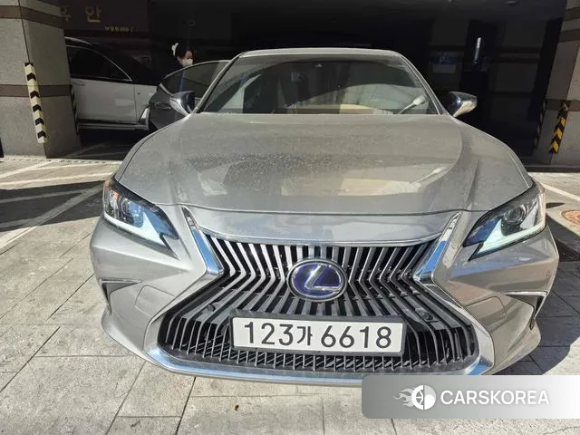 Lexus ES300h 7th generation 2020 Серебристо-серый из Кореи