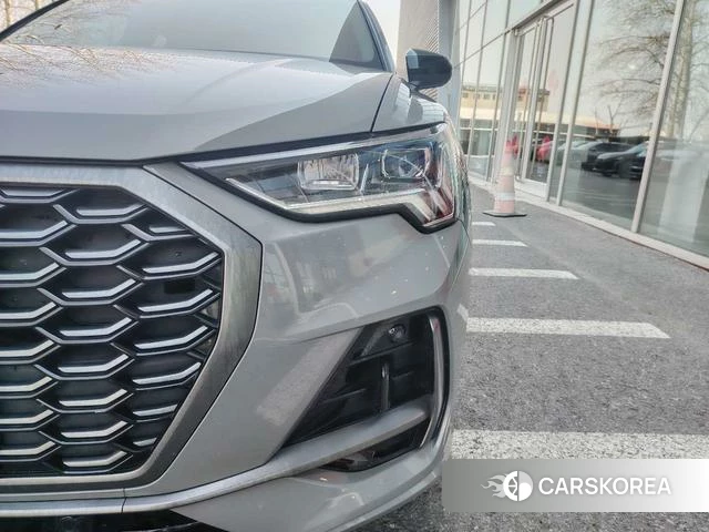 Audi Q3 2024 Темно-серый из Китая
