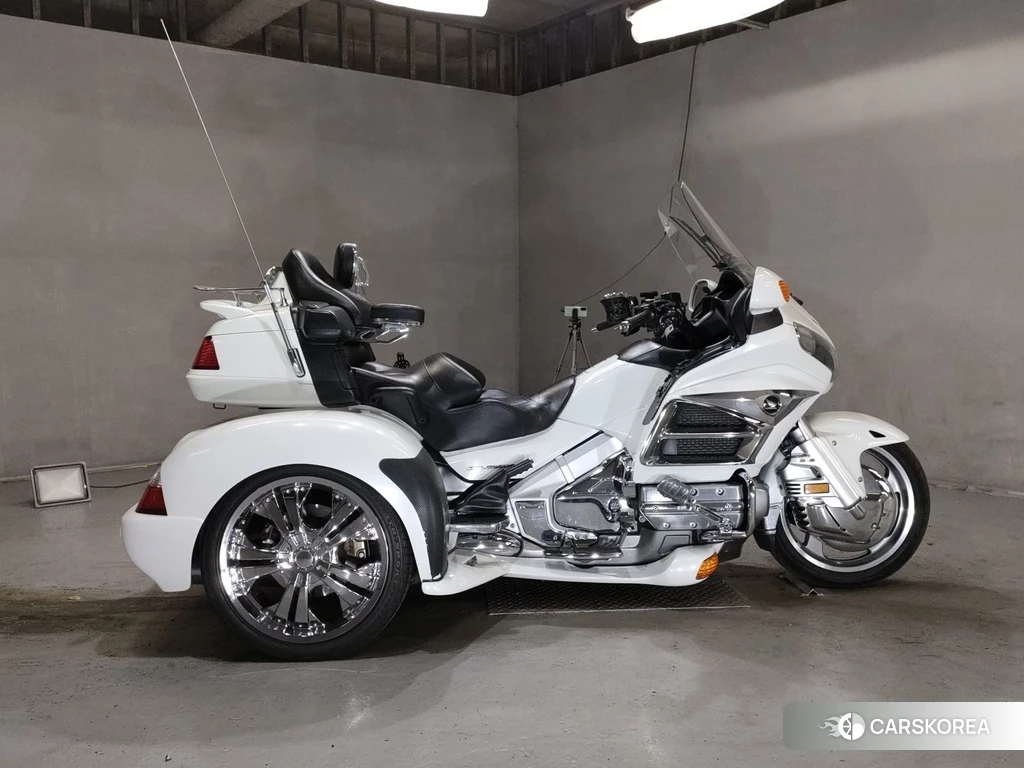 Проданный Honda GL1800 TRIKE 2011 из Японии, фото 2